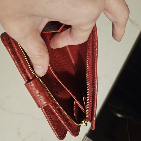 EUC PRADA WALLET - Picture 16 of 16